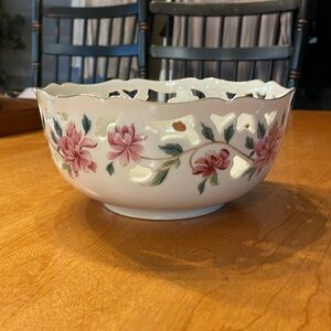 EUC Lenox Barrington collection punch out bowl